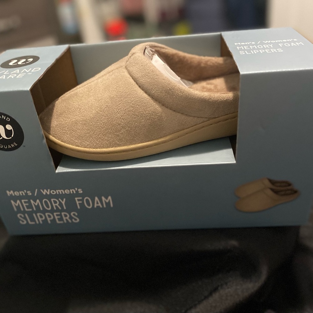 Wayland Square Unisex Memory Foam Slippers